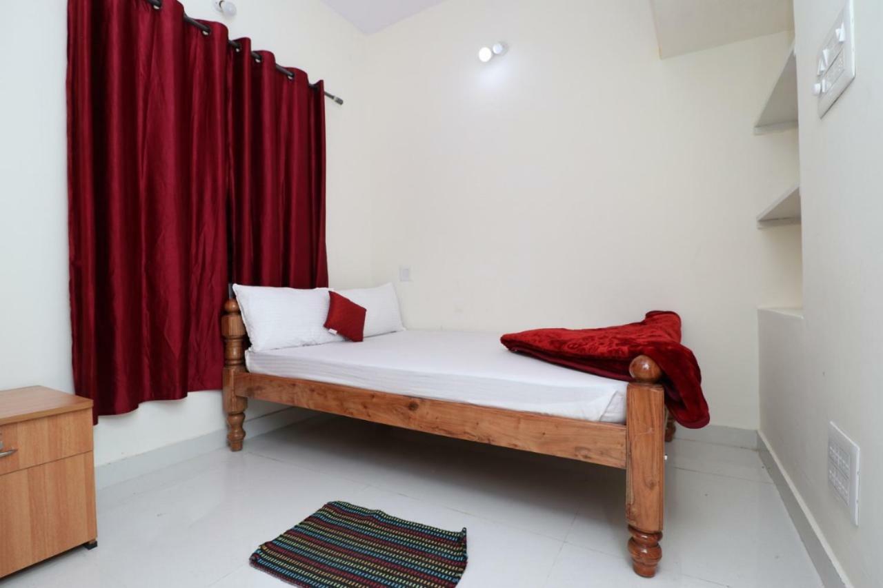 Wheel To Hills Stay Inn Service Apartments Chikmagalūr Exteriör bild